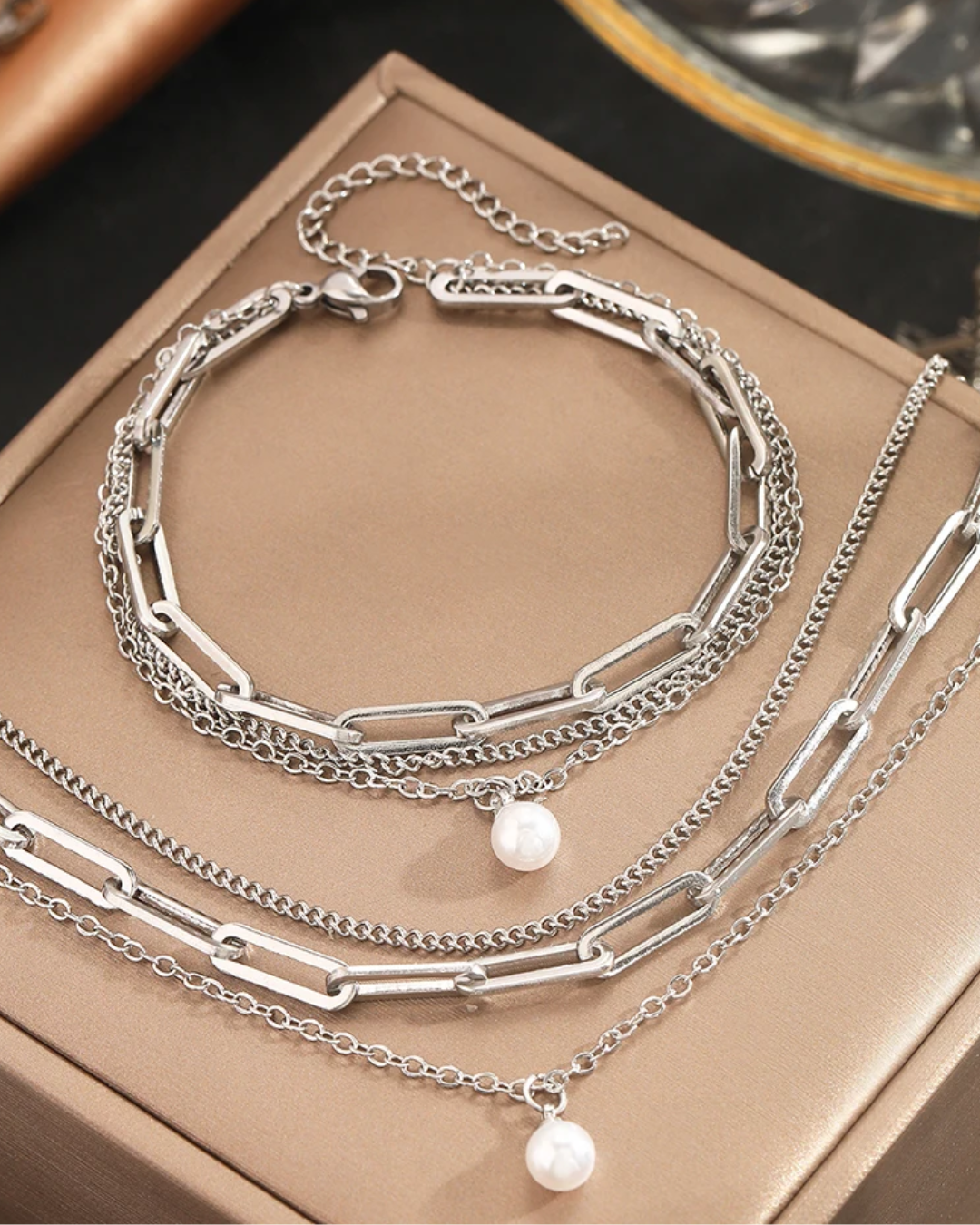 Conjunto Colar e Pulseira Tripla Prateada com Pingente de Pérola