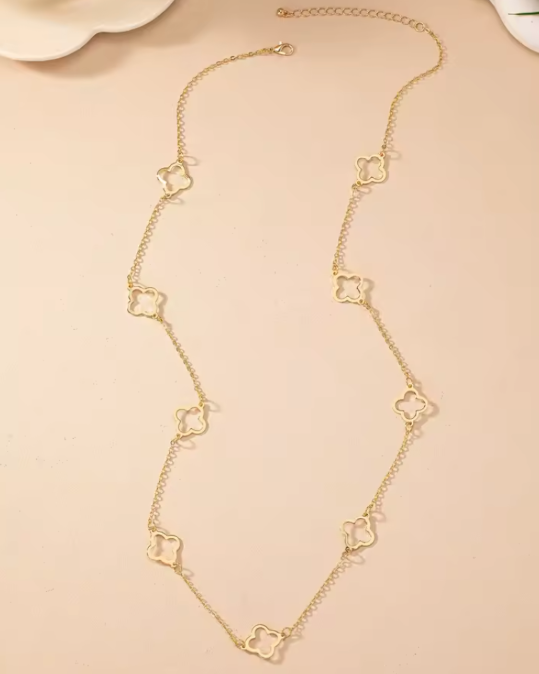 Colar Longo Trevo Dourado