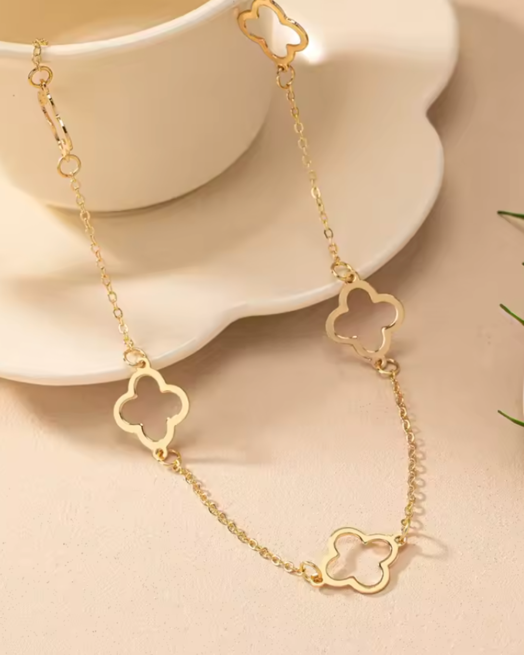 Colar Longo Trevo Dourado