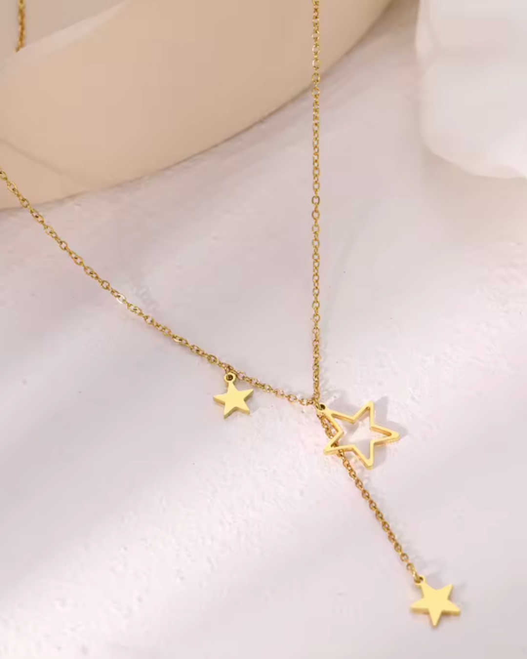 Colar Dourado Três Estrelas
