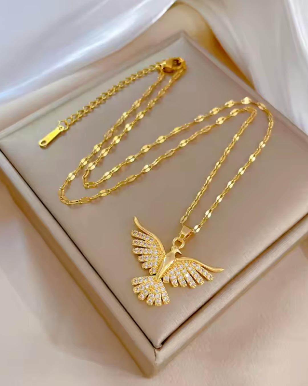 Colar Fênix Dourado com Zircônias