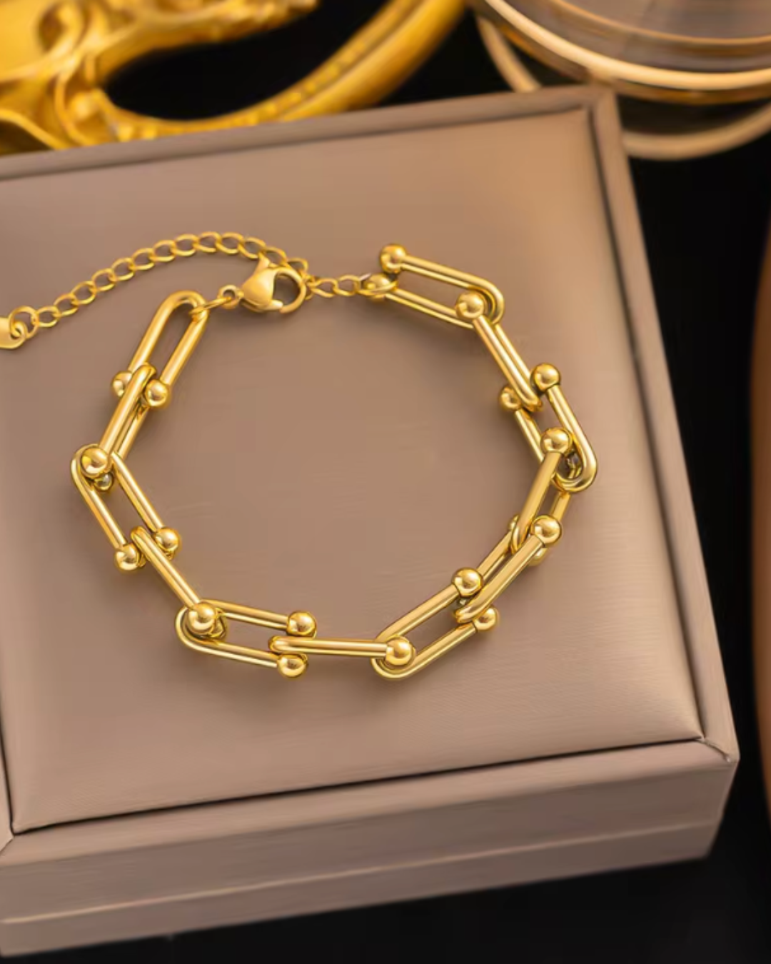 Pulseira Dourado Elos U com Esferas