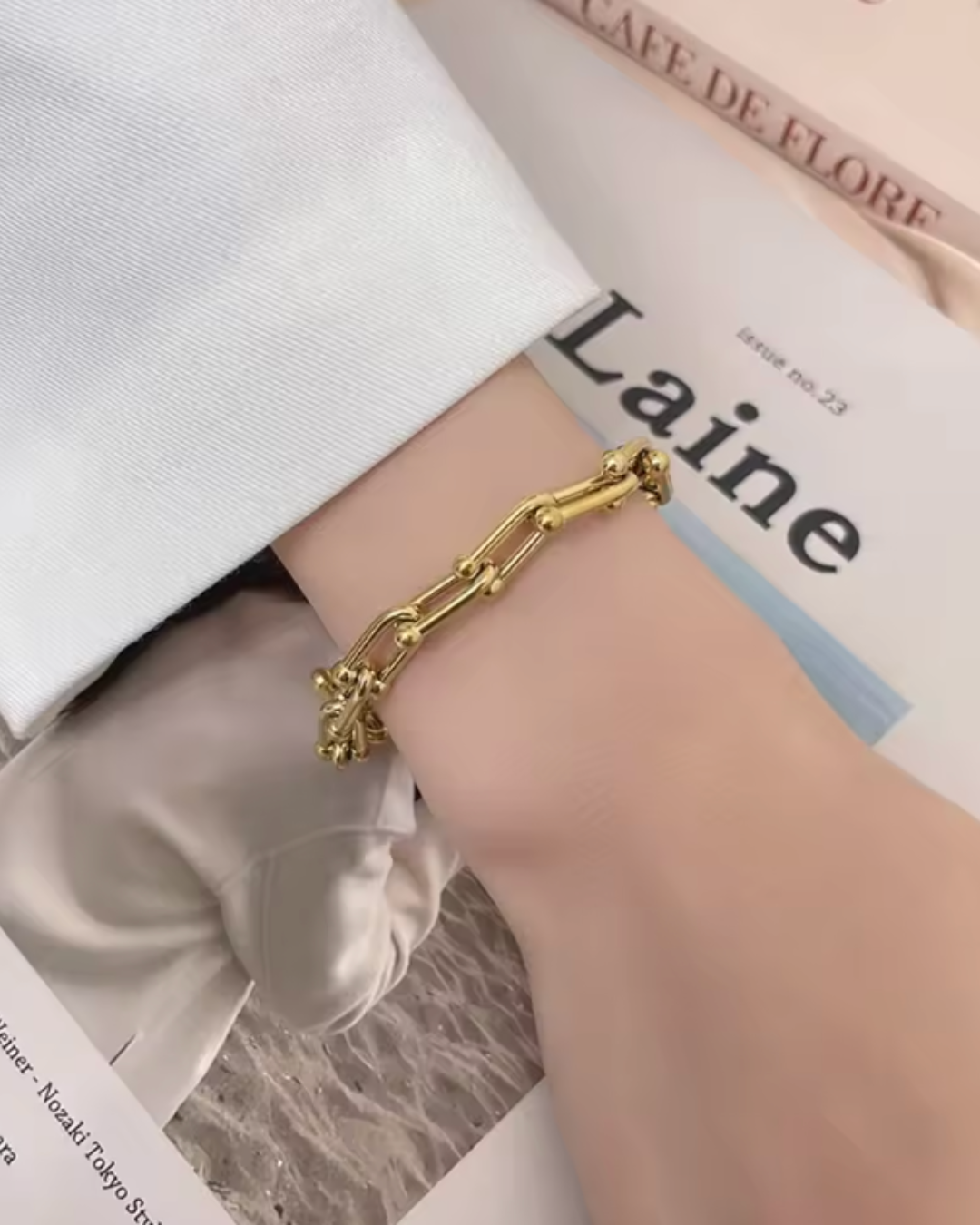 Pulseira Dourado Elos U com Esferas