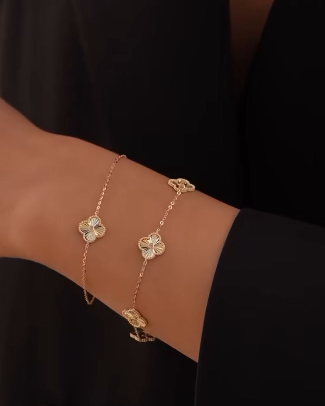 Conjunto Trevo Dourado – Colar e Duo de Pulseiras