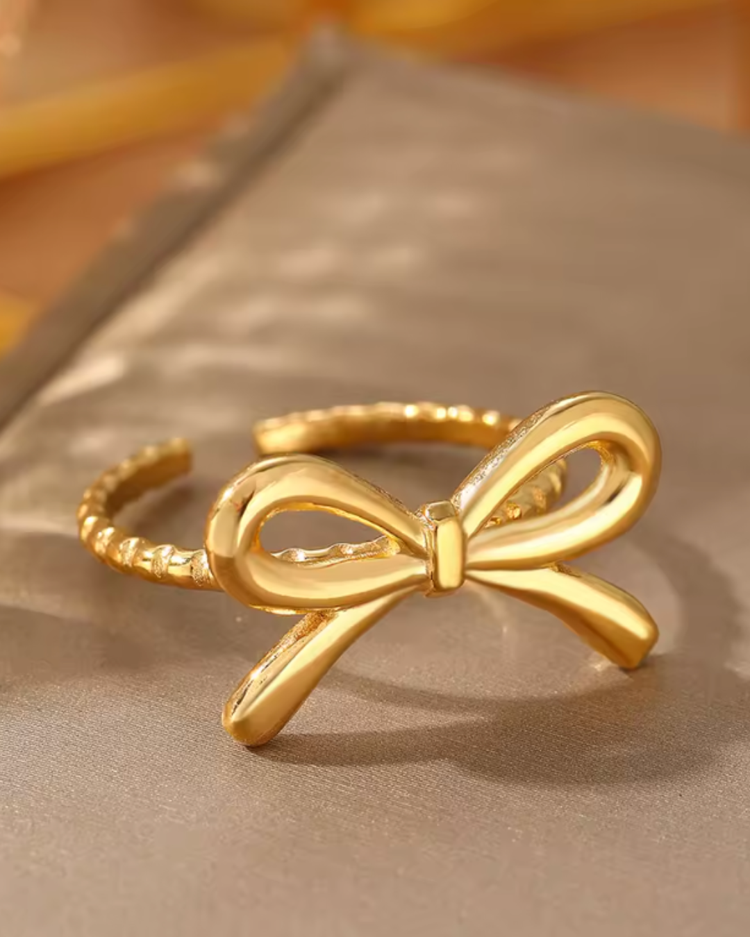 Anel Dourado Laço Romântico