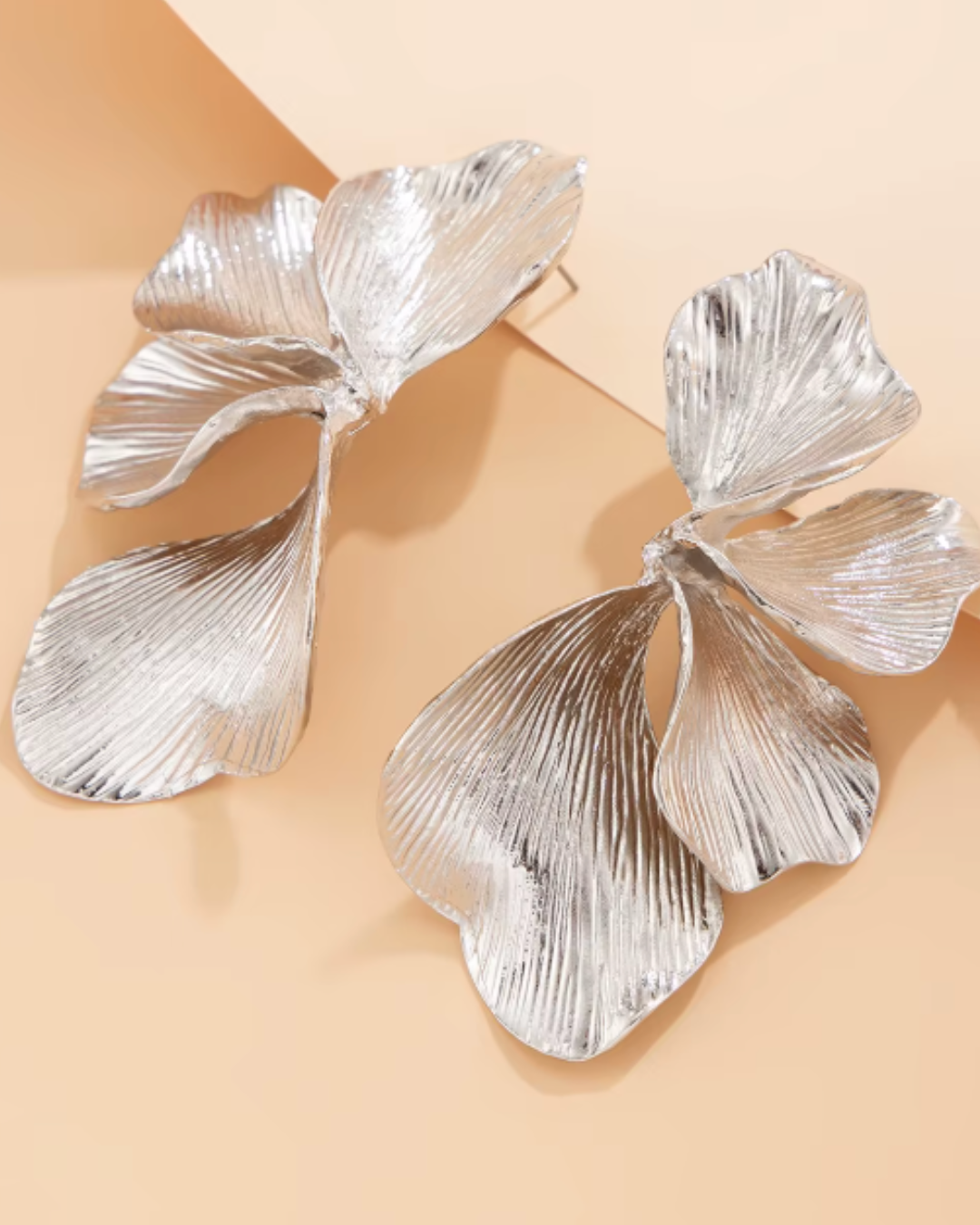 Brinco Meia Flor Folha Prateado