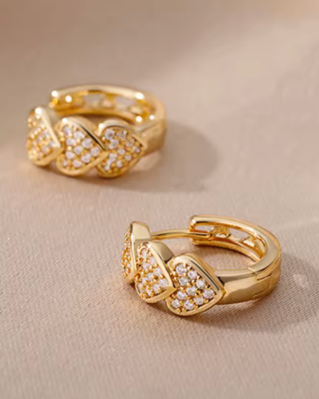 Brinco Argola Corações com Zircônias