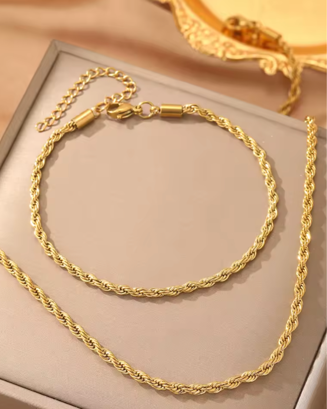 Conjunto Elegance Trançado – Colar e Pulseira Dourados