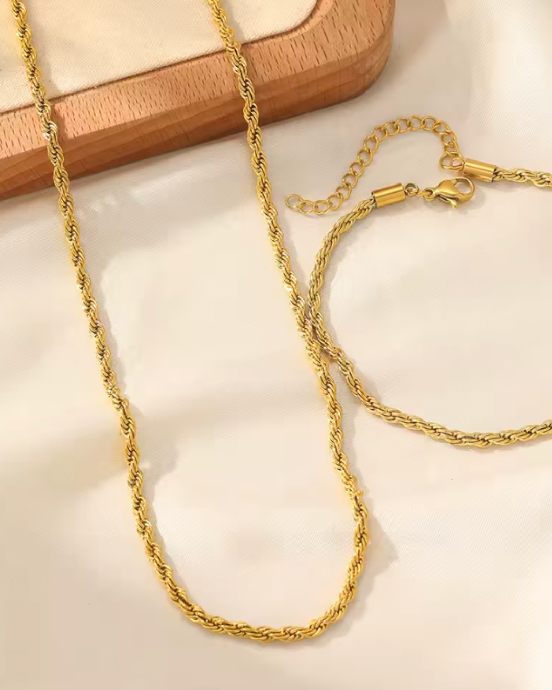 Conjunto Elegance Trançado – Colar e Pulseira Dourados