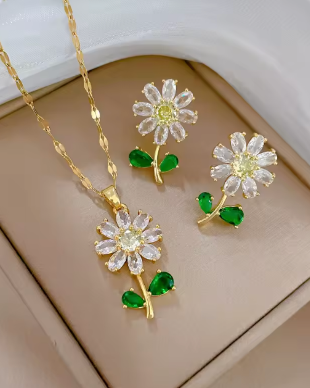 Conjunto Flor de Margarida com Zircônias – Colar e Brincos