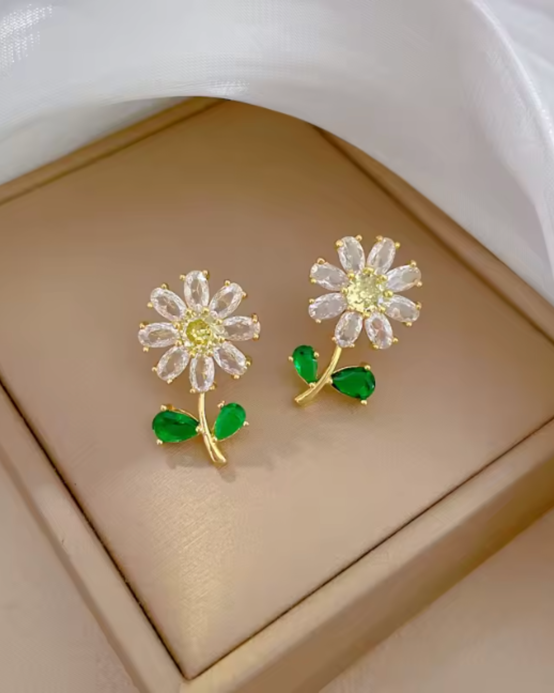 Conjunto Flor de Margarida com Zircônias – Colar e Brincos
