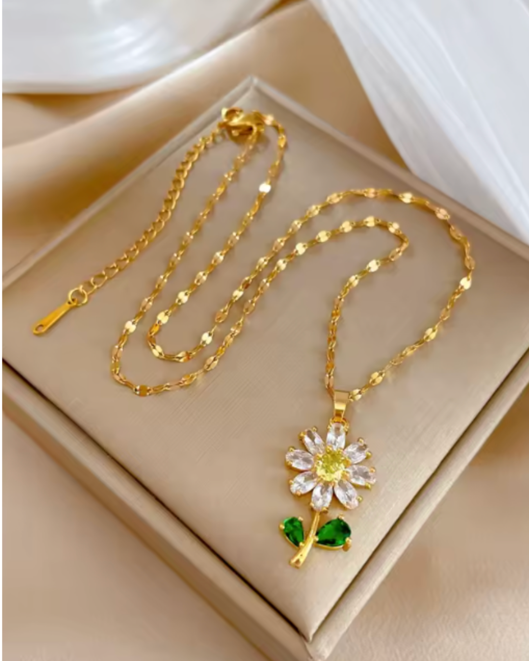 Conjunto Flor de Margarida com Zircônias – Colar e Brincos