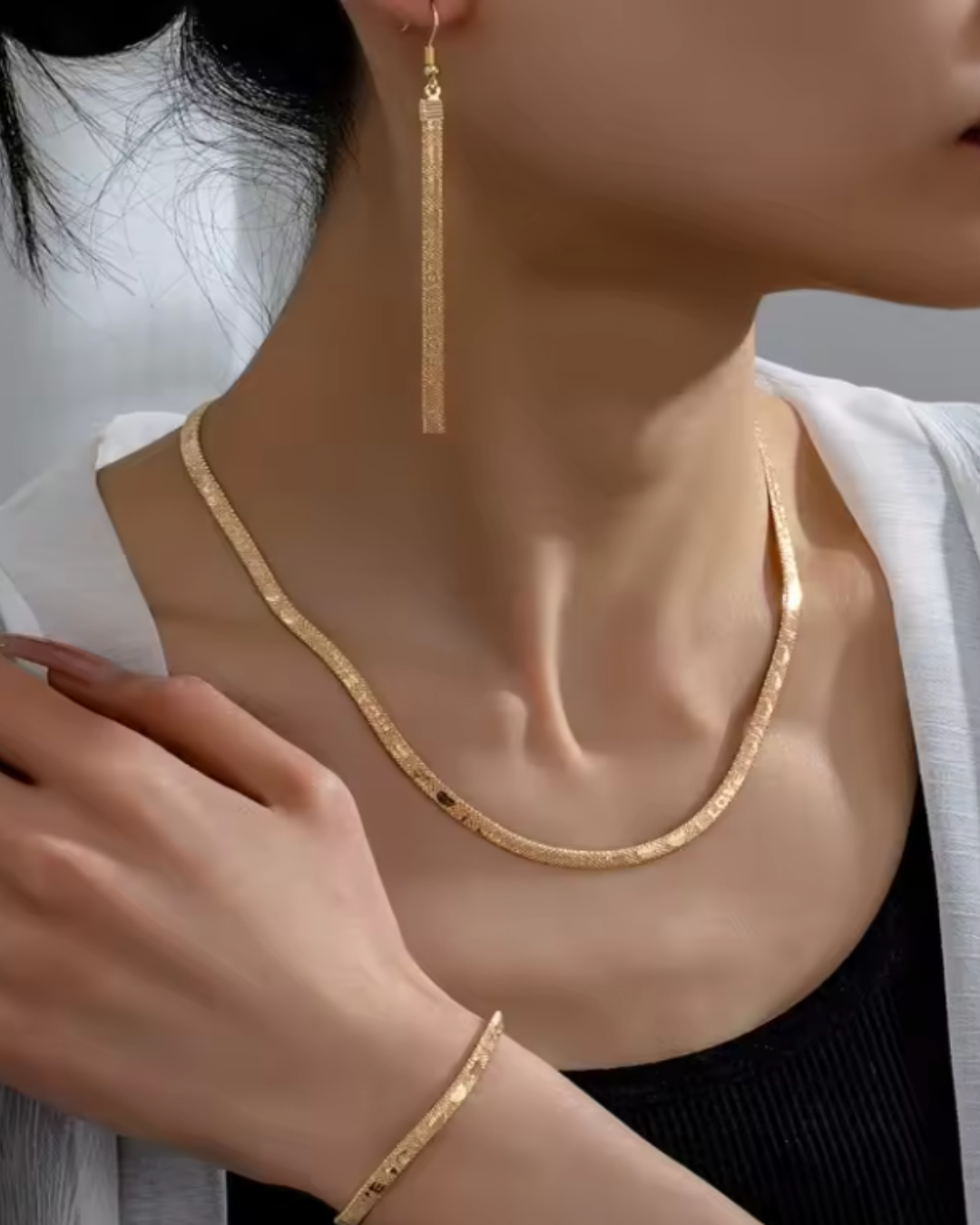 Conjunto Dourado Bold – Colar, Pulseira e Brincos com Design Reto e Marcante