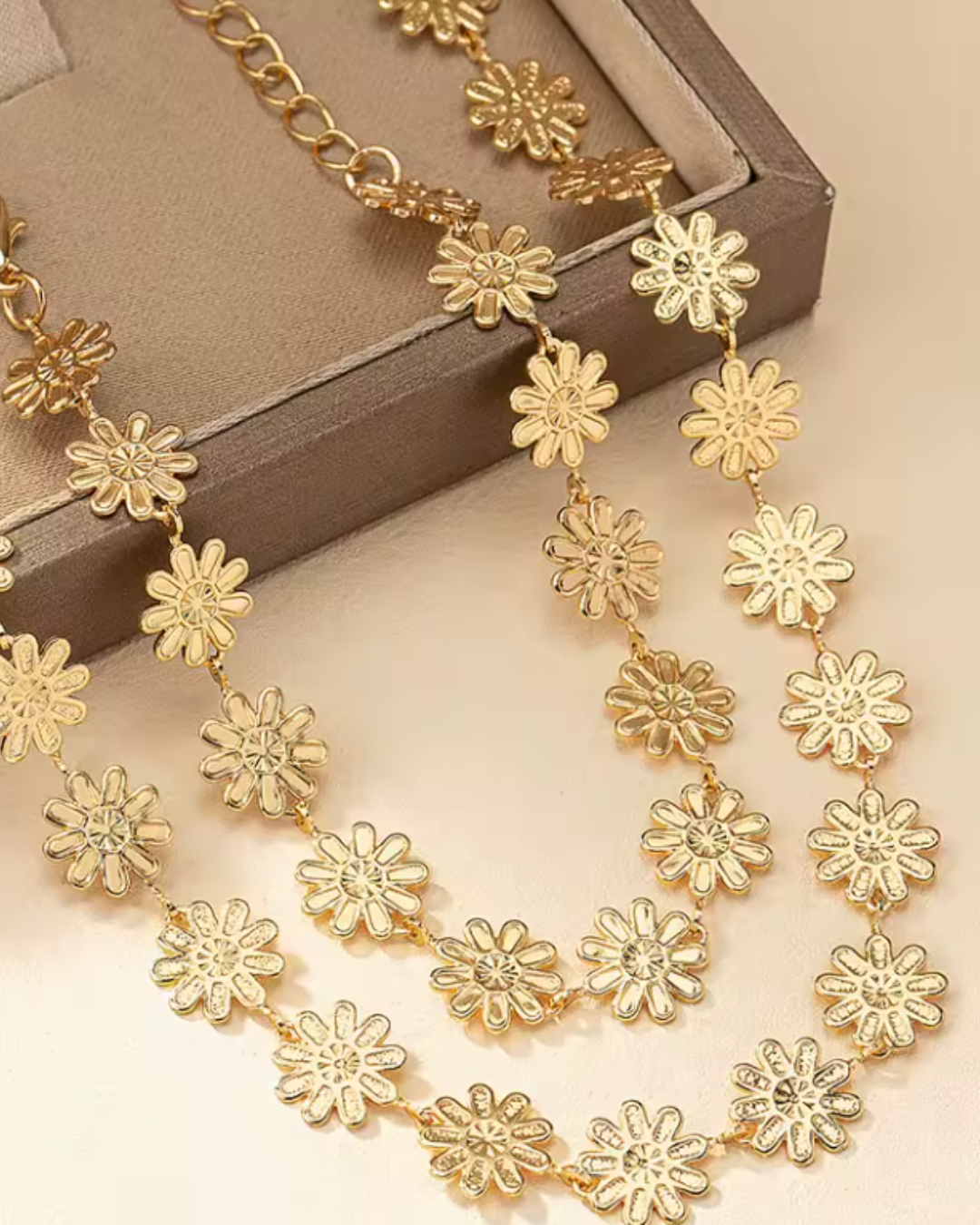 Conjunto Flores Douradas - Colar e Pulseira