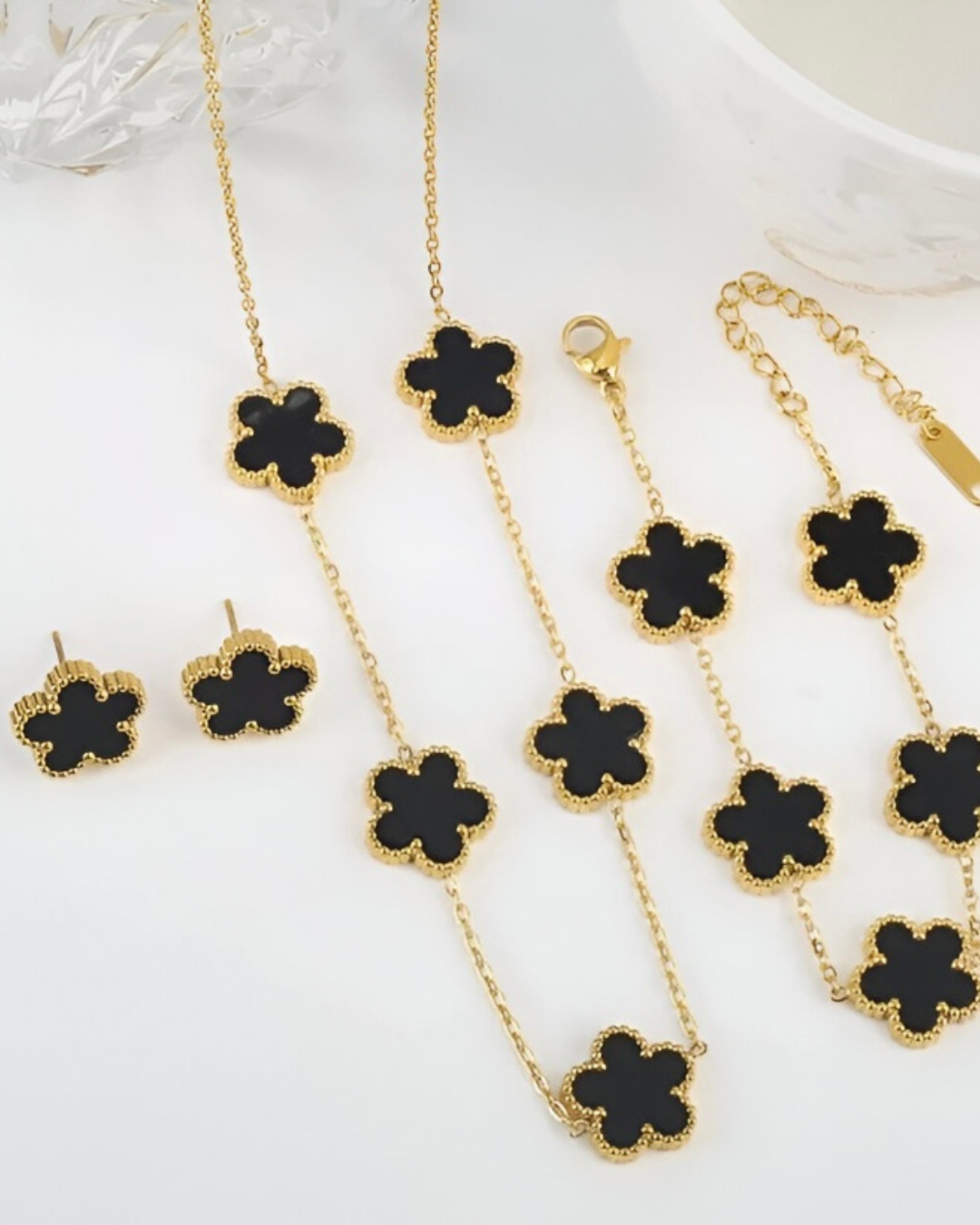 Conjunto Trevo Preto – Colar, Brincos e Pulseira