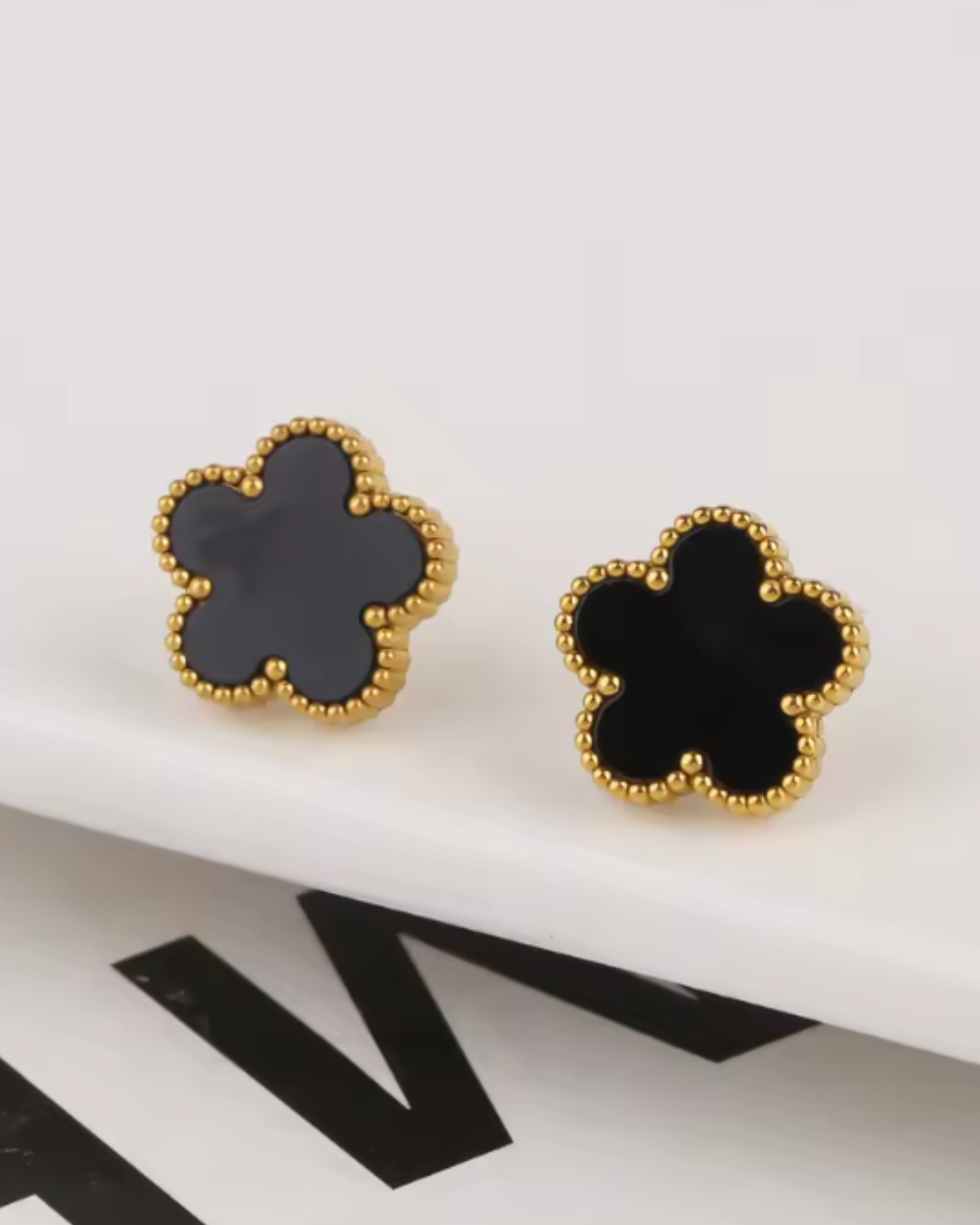 Conjunto Trevo Preto – Colar, Brincos e Pulseira