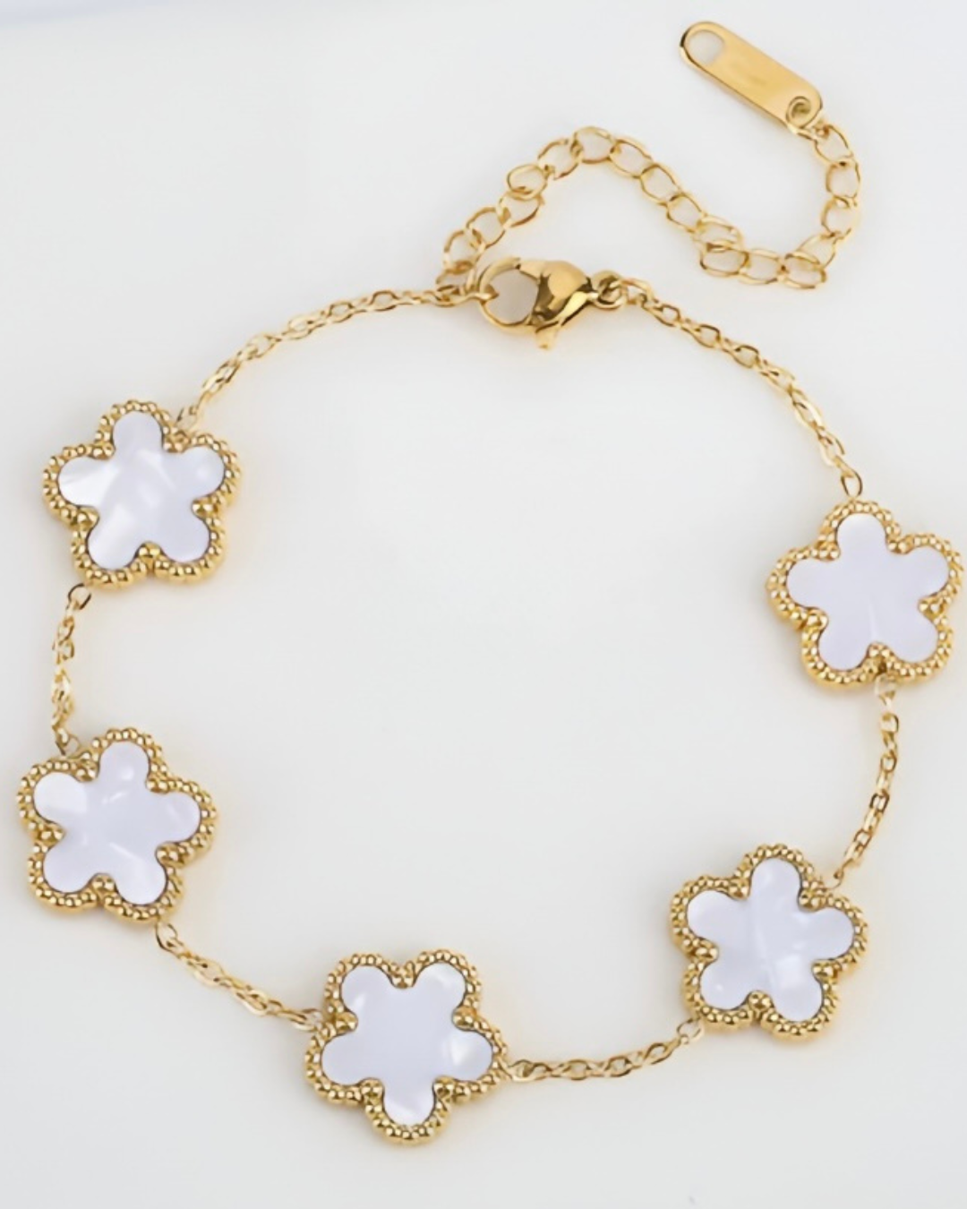 Conjunto Trevo Branco – Colar, Brincos e Pulseira