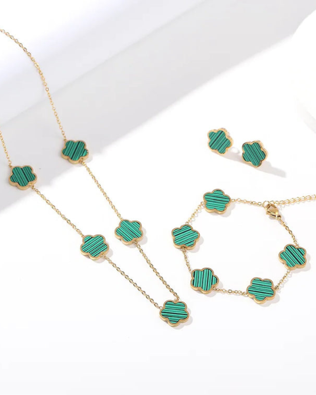 Conjunto Trevo Verde – Colar, Brincos e Pulseira