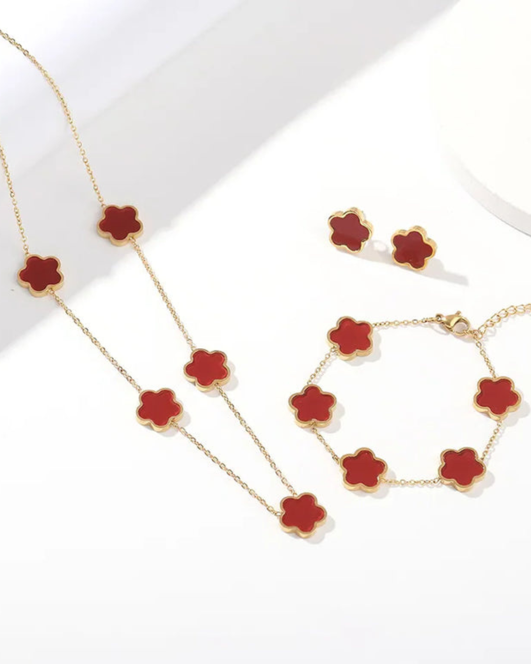 Conjunto Trevo Vermelho – Colar, Brincos e Pulseira