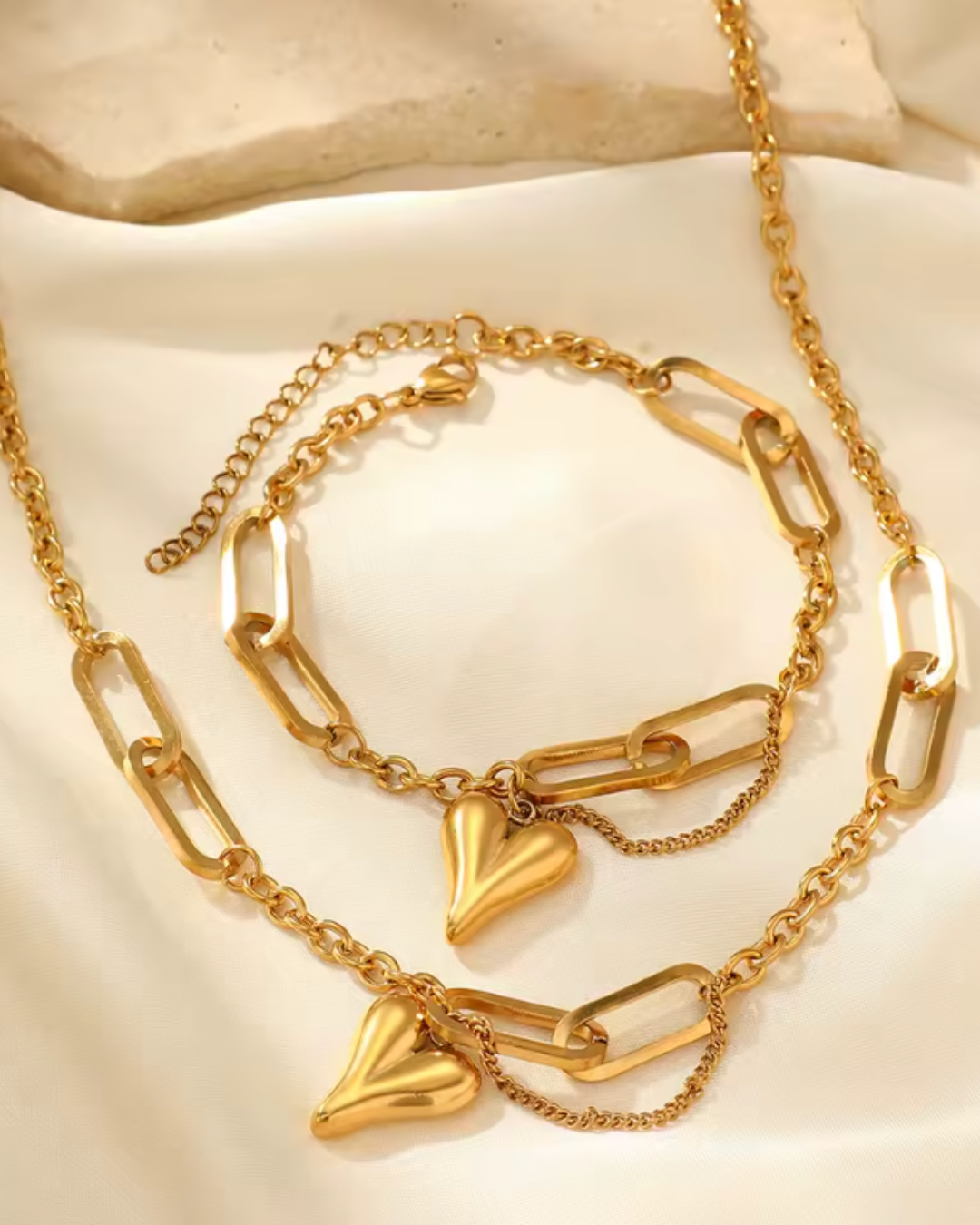 Conjunto Elo do Amor – Colar e Pulseira com Coração Dourado