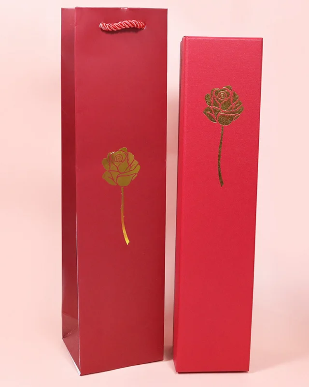 Colar Dois Corações Entrelaçados com Zircônias e Rosa Presente