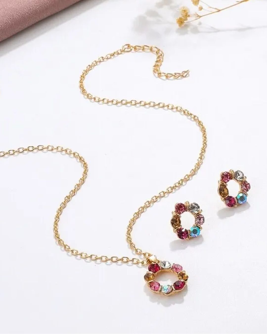 Conjunto Círculo de Cristais – Colar e Brincos com Pedras Coloridas
