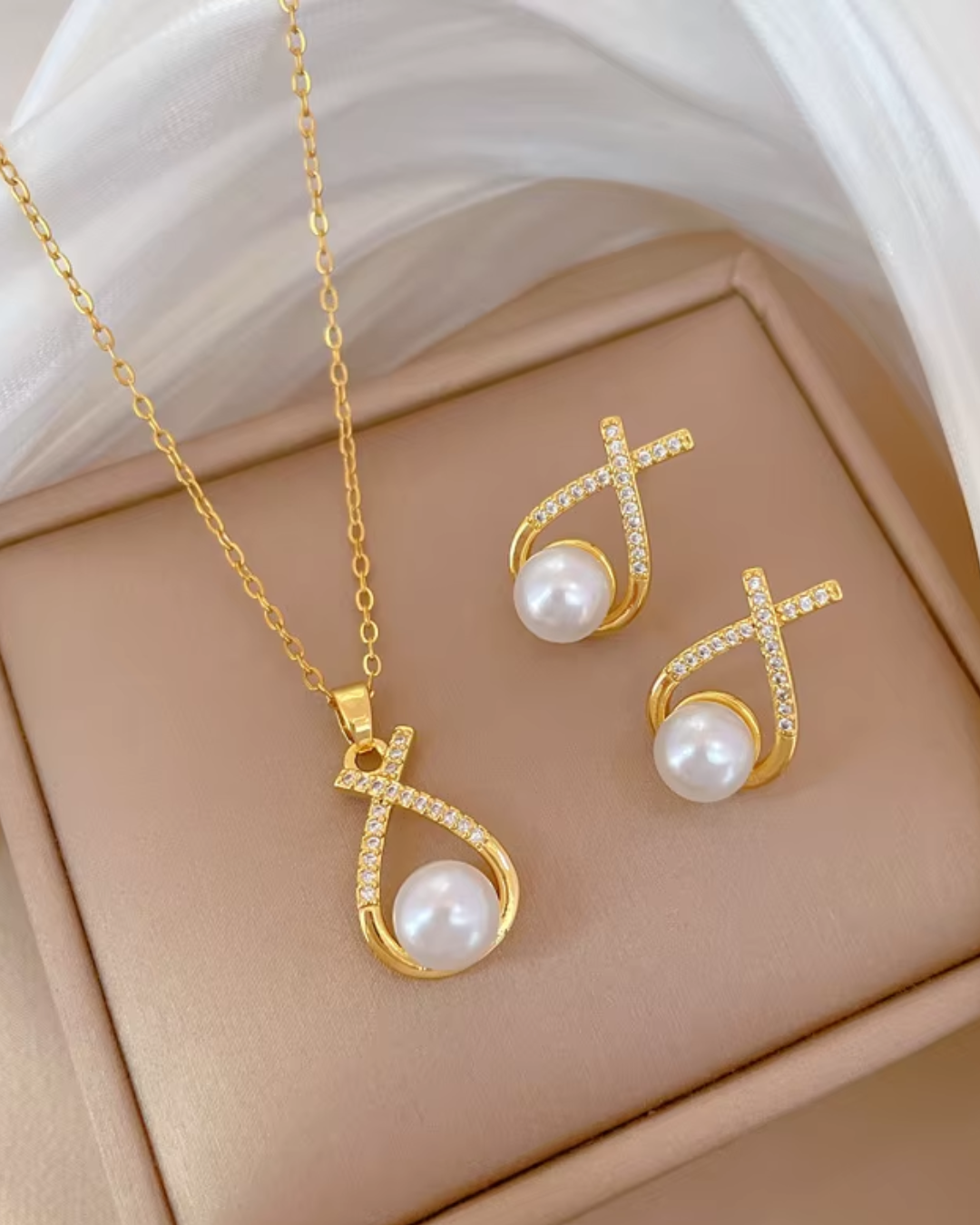 Conjunto Pérola Luxo – Brinco e Colar com Zircônias e Pingente de Pérola