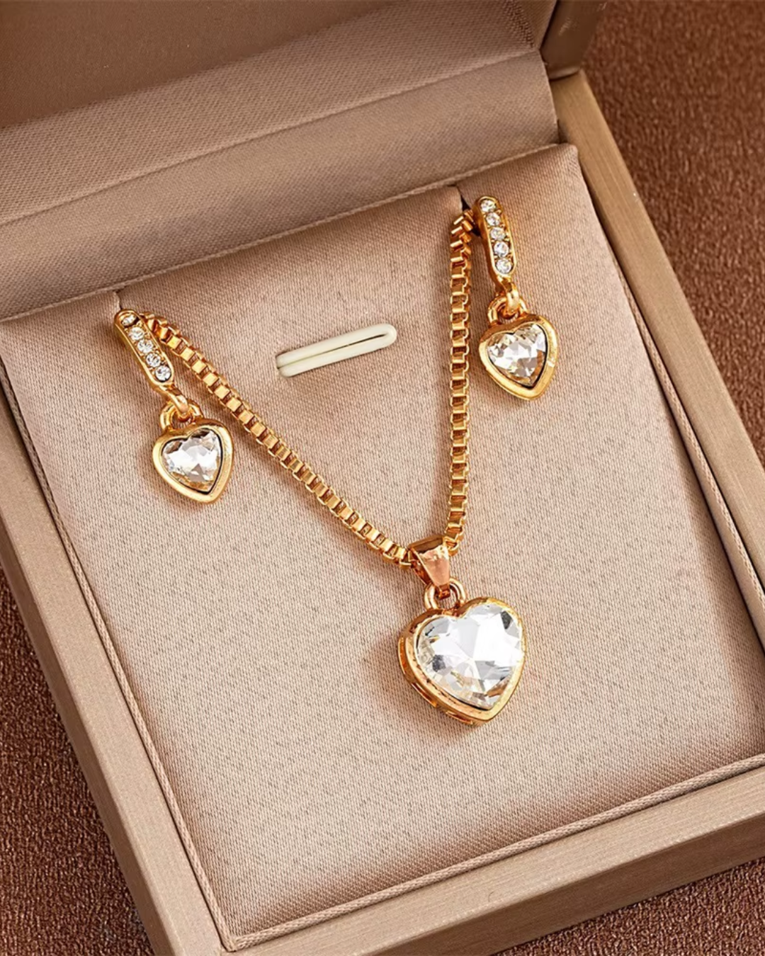 Conjunto Coração de Zircônia – Brinco e Colar com Pedra Transparente