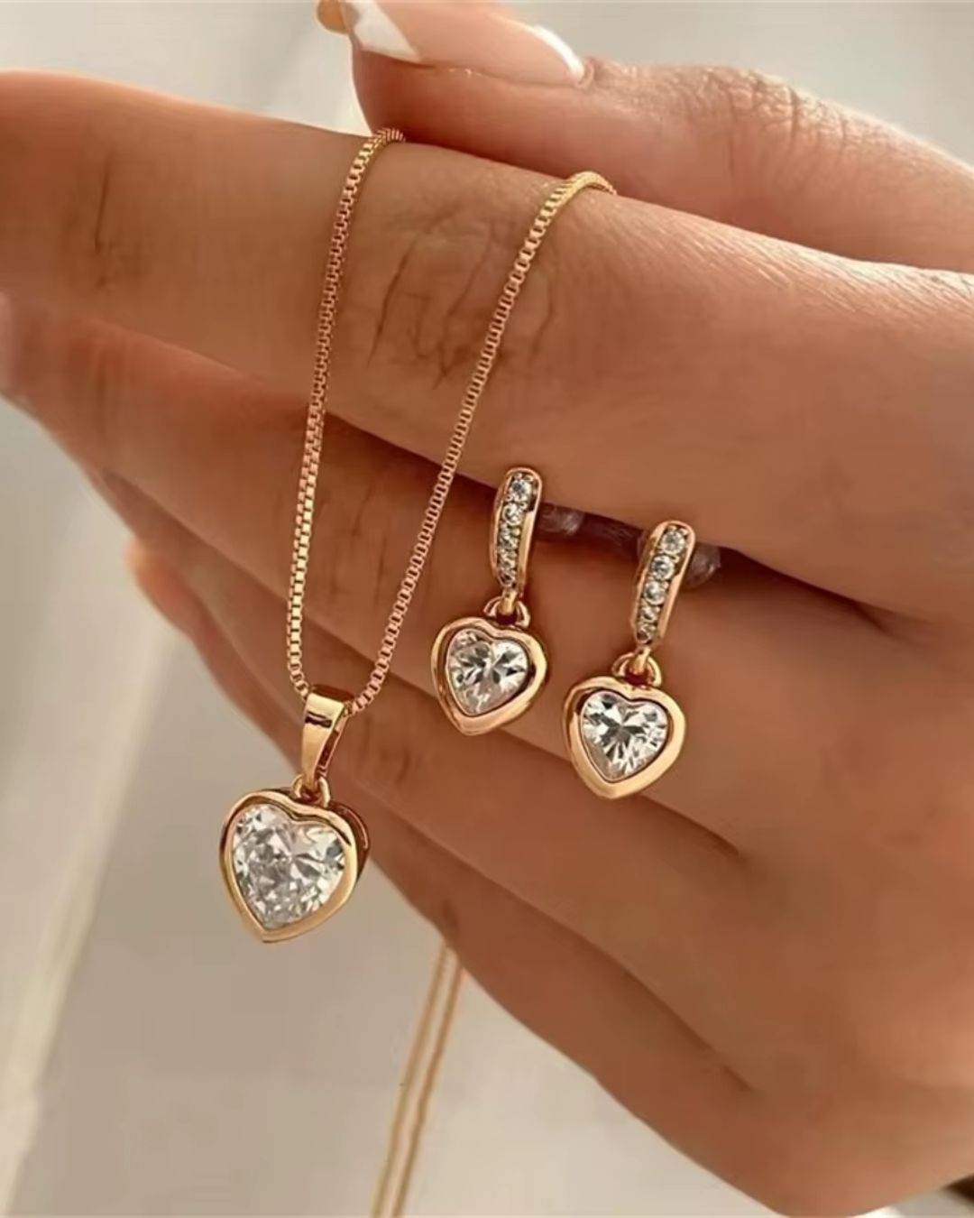 Conjunto Coração de Zircônia – Brinco e Colar com Pedra Transparente