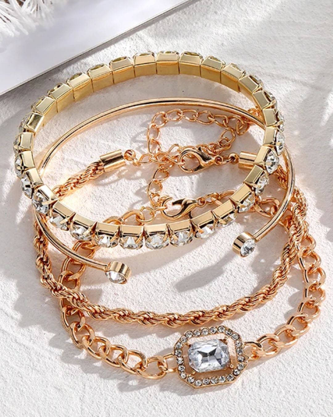 Conjunto de 4 Pulseiras Jasmim Douradas com Zircônias
