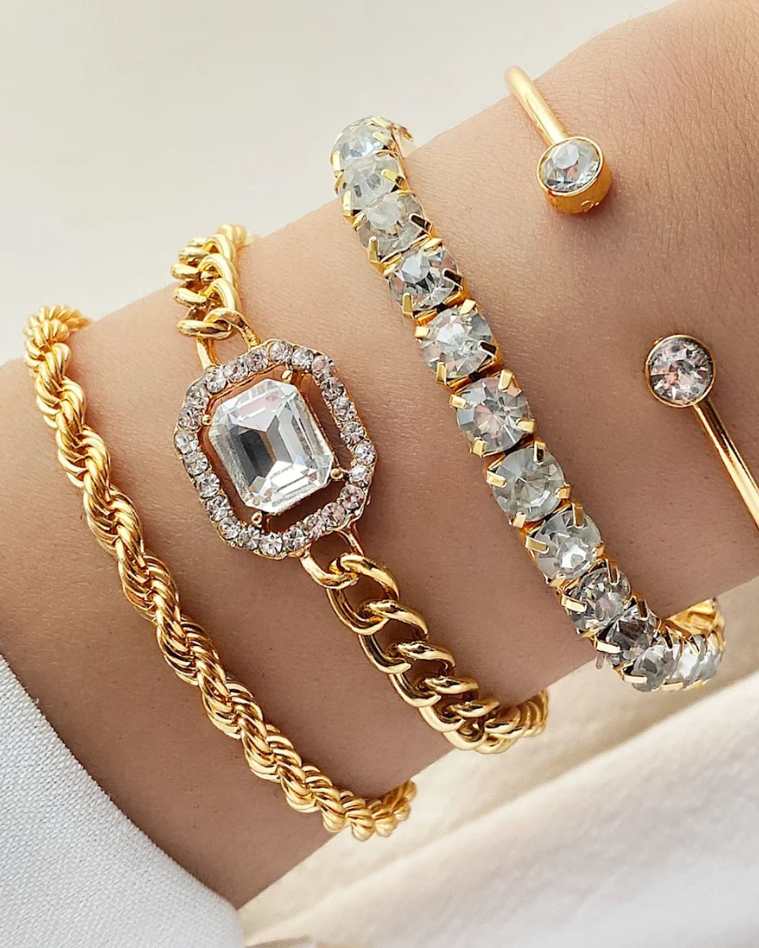 Conjunto de 4 Pulseiras Jasmim Douradas com Zircônias