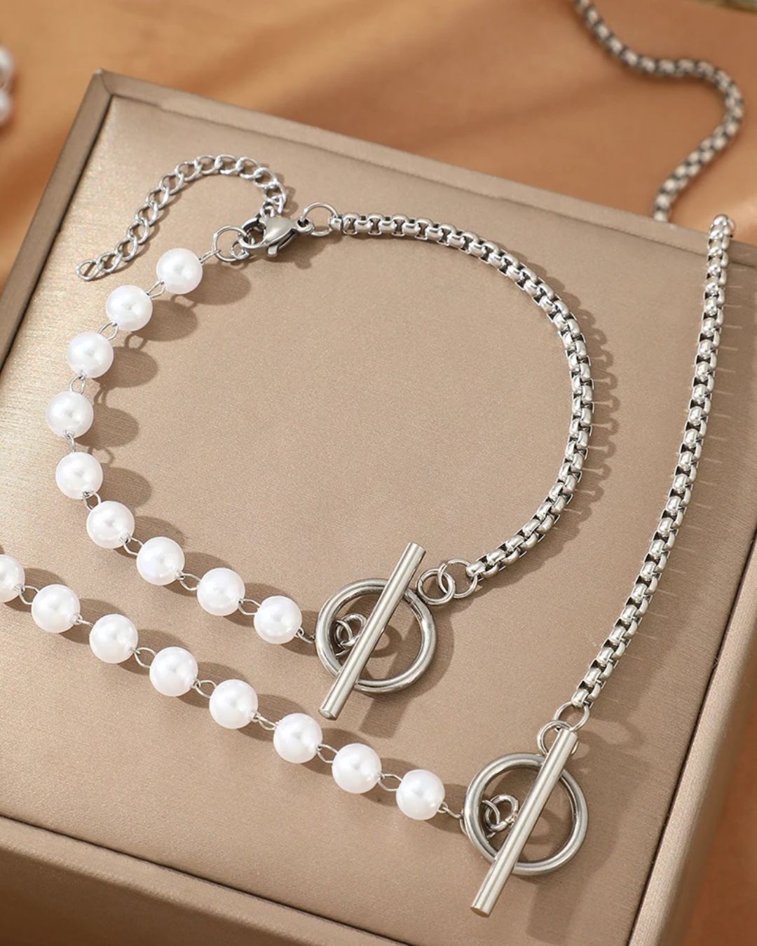 Conjunto Duo Corrente Prateada com Pérolas – Colar e Pulseira