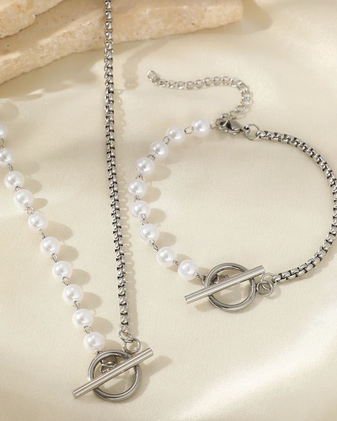 Conjunto Duo Corrente Prateada com Pérolas – Colar e Pulseira