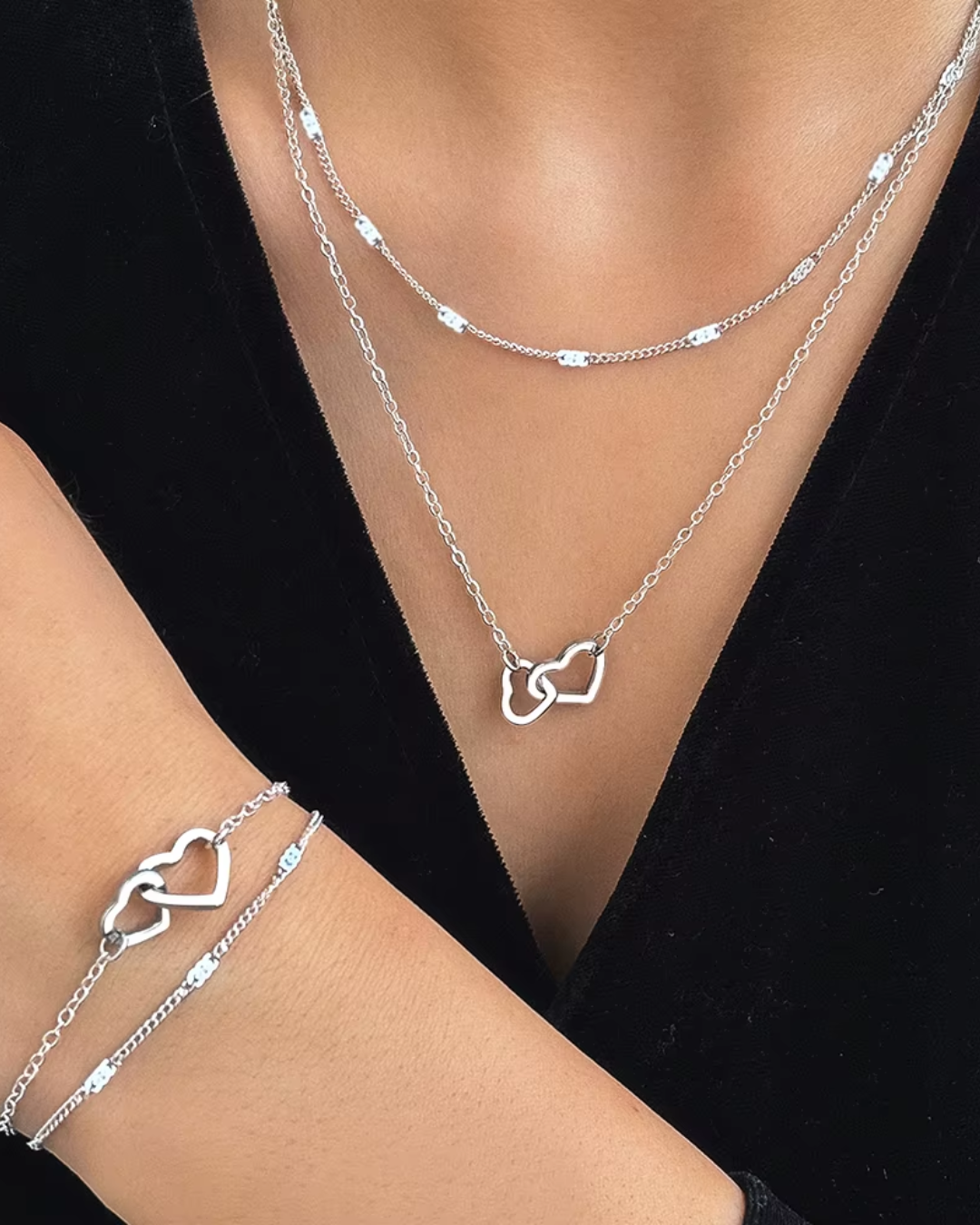 Conjunto Corações Entrelaçados – Colar e Pulseira Dupla Prateada