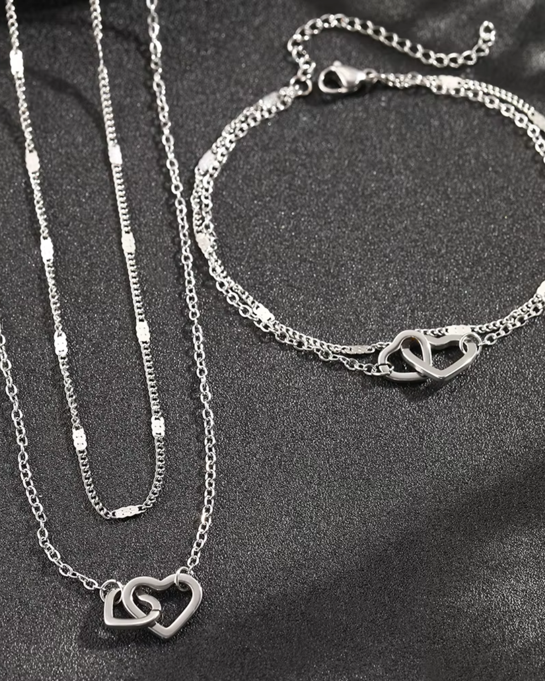 Conjunto Corações Entrelaçados – Colar e Pulseira Dupla Prateada