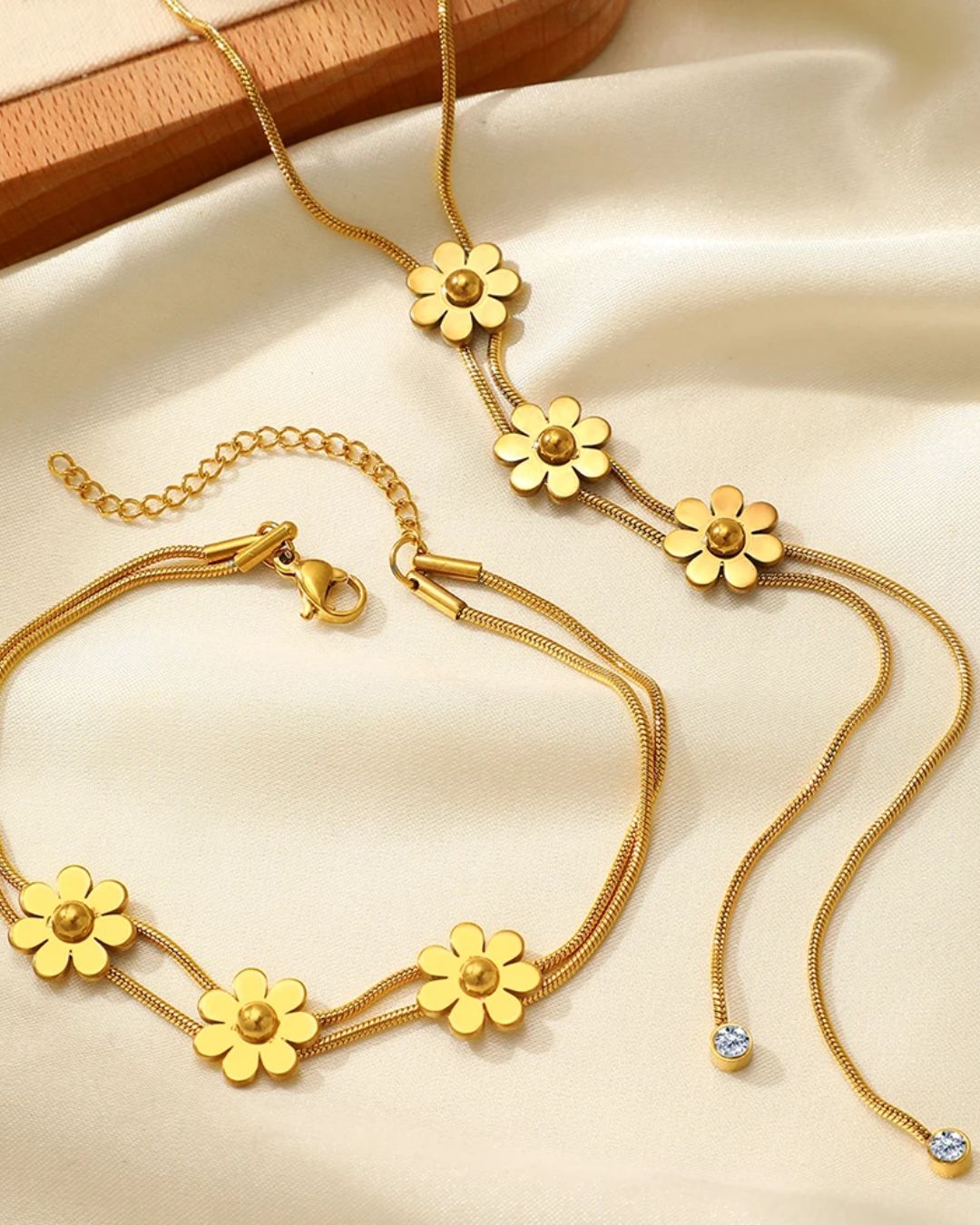 Conjunto Flor Dourada – Colar Longo e Pulseira