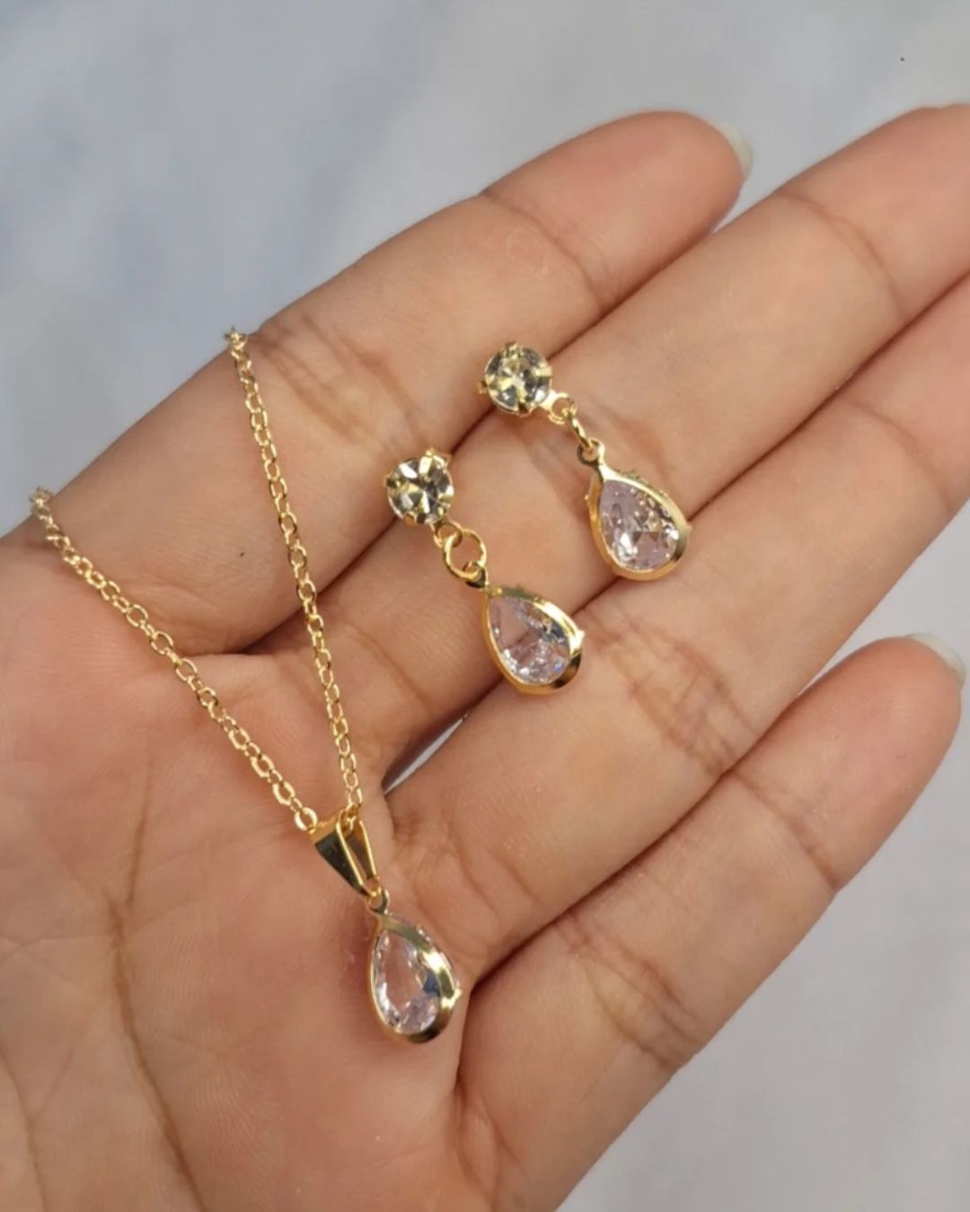 Conjunto Dourado Gota Cristal – Colar e Brincos